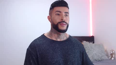 Independent Model online show from October 25, 2025, 3:58 am