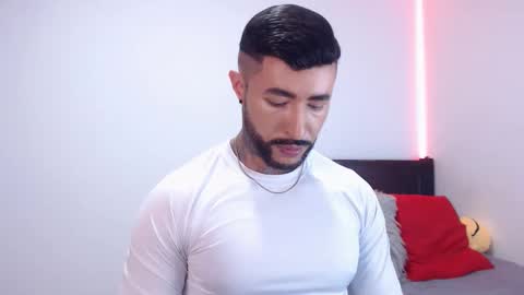 Independent Model online show from November 9, 2025, 2:43 am