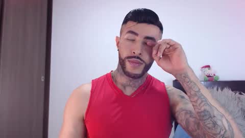 Independent Model online show from November 30, 2025, 3:32 am