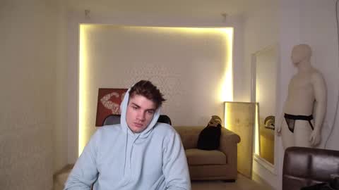 Snapshot of maxkaiden chatting on February 14, 2025, 9:24 am MaxKaiden online show from February 14, 2025, 9:24 am