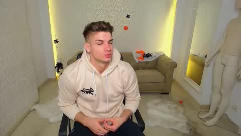 MaxKaiden online show from October 29, 2025, 5:53 am