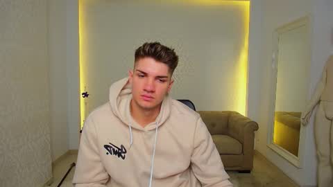 MaxKaiden online show from November 9, 2025, 5:28 am