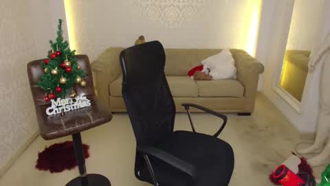 MaxKaiden online show from December 14, 2025, 5:24 am