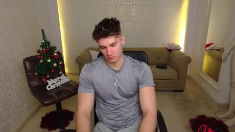 MaxKaiden online show from December 18, 2025, 5:57 am