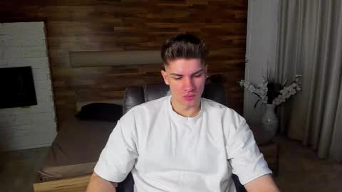 MaxKaiden online show from March 20, 2026, 5:34 am