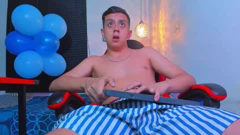 Snapshot of maxowens_oficial chatting on September 15, 2025, 8:42 pm MAX online show from September 15, 2025, 8:42 pm