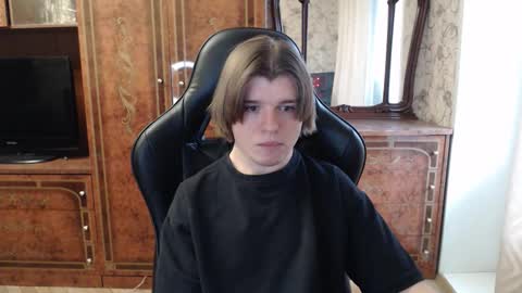 Max online show from December 1, 2025, 10:53 am