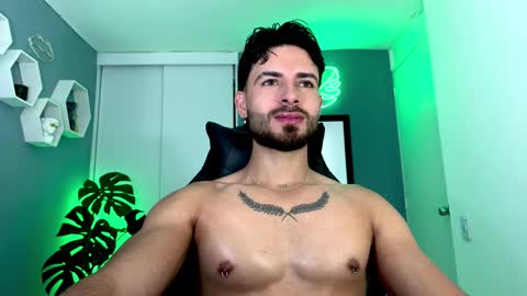 Snapshot of maxtowers chatting on October 23, 2025, 11:35 pm Maxi online show from October 23, 2025, 11:35 pm