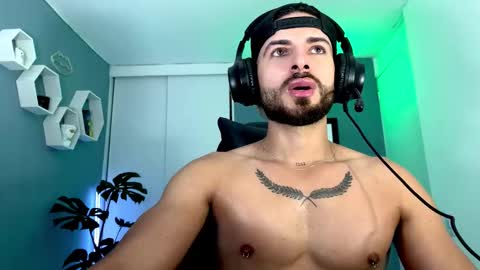 Snapshot of maxtowers chatting on November 7, 2025, 1:27 am Maxi online show from November 7, 2025, 1:27 am