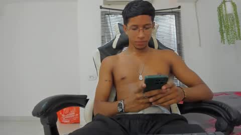 Snapshot of maxvibe420 chatting on September 16, 2025, 8:32 pm maxvibe420 online show from September 16, 2025, 8:32 pm