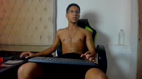 Snapshot of maxvibe420 chatting on September 22, 2025, 8:00 pm maxvibe420 online show from September 22, 2025, 8:00 pm