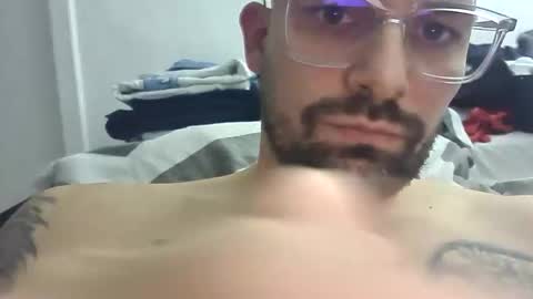 Snapshot of maxview67 chatting on November 15, 2025, 3:52 pm Max online show from November 15, 2025, 3:52 pm