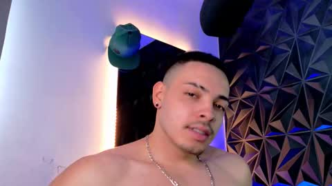 MAX online show from October 9, 2025, 7:01 pm