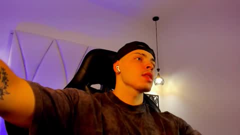 MAX online show from December 1, 2025, 7:30 pm