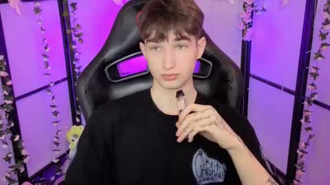 Max online show from November 25, 2025, 12:38 pm