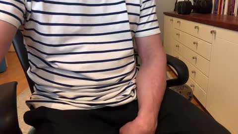 Snapshot of maxx_martin chatting on February 10, 2025, 12:50 pm Max online show from February 10, 2025, 12:50 pm