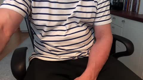 Snapshot of maxx_martin chatting on February 12, 2025, 7:34 am Max online show from February 12, 2025, 7:34 am