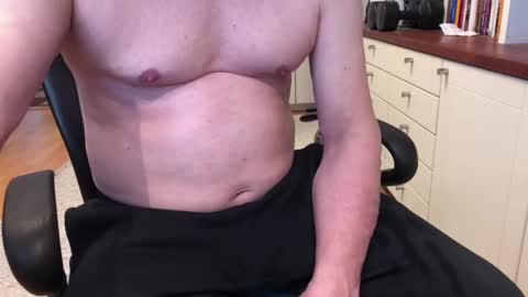 Snapshot of maxx_martin chatting on February 27, 2025, 11:41 am Max online show from February 27, 2025, 11:41 am