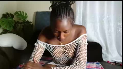 Snapshot of maxxinepetite chatting on February 8, 2026, 11:13 am maxxinepetite online show from February 8, 2026, 11:13 am