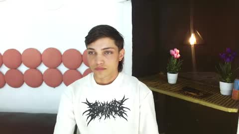 Snapshot of maxxlouis chatting on May 25, 2026, 2:23 pm MaxxLouis online show from May 25, 2026, 2:23 pm