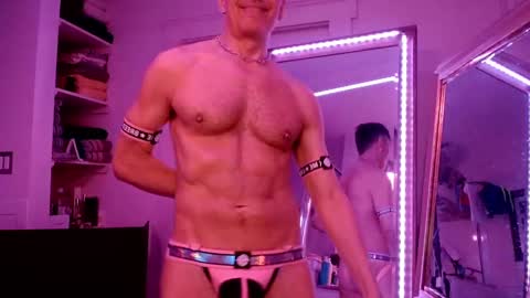 Snapshot of maxxxbates chatting on February 16, 2025, 12:08 am Maxxxbates online show from February 16, 2025, 12:08 am