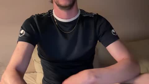MaxXxurbate online show from April 28, 2026, 11:32 pm