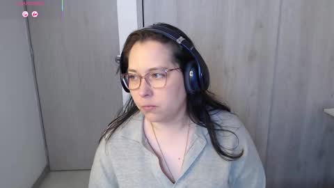 Snapshot of may_bloom chatting on October 18, 2025, 8:20 pm May online show from October 18, 2025, 8:20 pm