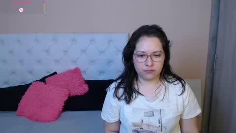 Snapshot of may_bloom chatting on January 17, 2026, 12:59 am May online show from January 17, 2026, 12:59 am