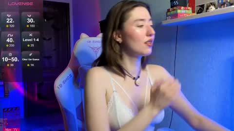 may_may_moon online show from May 27, 2026, 7:33 pm