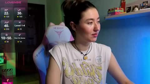 may_may_moon online show from June 29, 2026, 3:56 pm