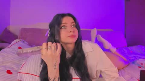 May online show from November 15, 2025, 6:11 am