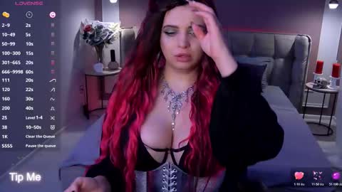 Maya Mils online show from December 2, 2025, 1:00 am