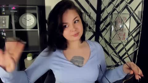 Woman online show from December 13, 2024, 1:55 pm