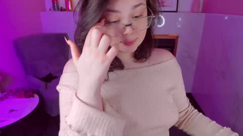 Woman online show from March 12, 2025, 5:07 pm