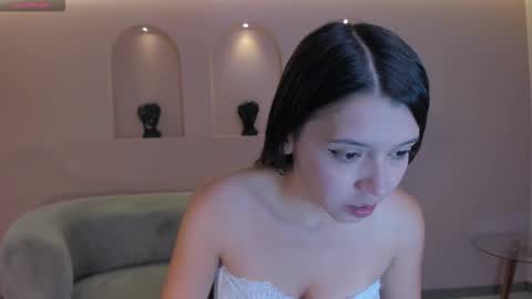 M A Y A    H O F F M A N online show from December 18, 2025, 11:05 am