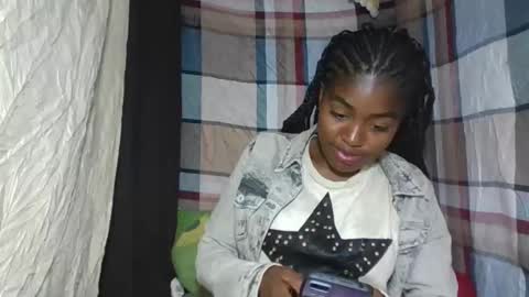 Snapshot of mayajadorelie chatting on September 19, 2025, 7:25 pm charlesia online show from September 19, 2025, 7:25 pm