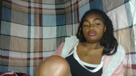 Snapshot of mayajadorelie chatting on September 22, 2025, 2:35 am charlesia online show from September 22, 2025, 2:35 am