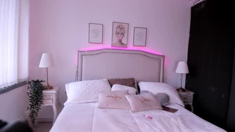 Mayajhons online show from February 15, 2026, 2:03 pm