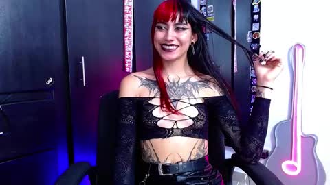 Snapshot of mayaredd chatting on December 18, 2024, 12:10 am mayaredd online show from December 18, 2024, 12:10 am