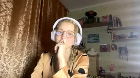 Lola online show from October 2, 2025, 7:21 pm