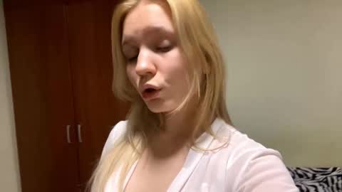 Lola online show from October 20, 2025, 9:37 pm