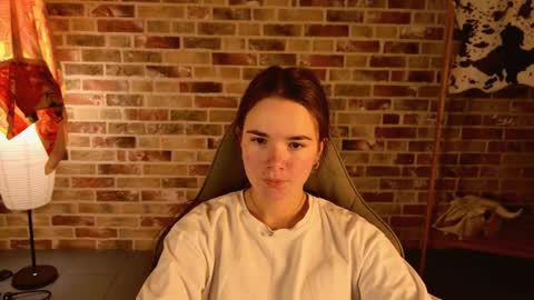 maybloom_ online show from November 24, 2025, 5:07 am