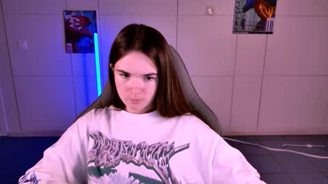 maybloom_ online show from November 26, 2025, 1:12 pm