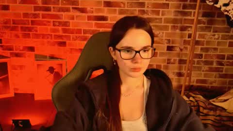 maybloom_ online show from March 1, 2026, 10:06 am