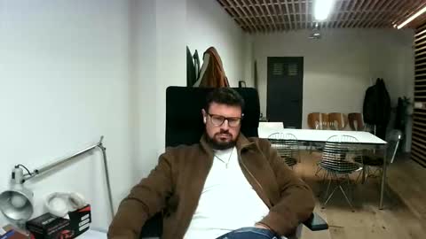 mayde4thbwu online show from May 17, 2026, 7:54 pm