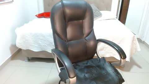 Snapshot of maydivaxox chatting on February 21, 2025, 11:54 pm MAYA online show from February 21, 2025, 11:54 pm