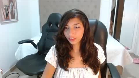 Snapshot of maydivaxox chatting on March 11, 2025, 12:11 am MAYA online show from March 11, 2025, 12:11 am