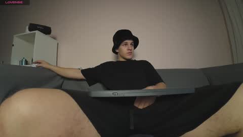 Snapshot of maygly chatting on December 10, 2024, 6:38 pm Slava and Alextatto online show from December 10, 2024, 6:38 pm
