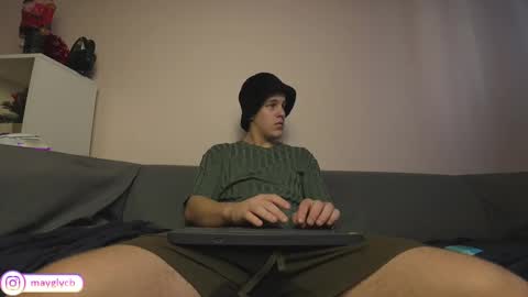 Snapshot of maygly chatting on February 22, 2025, 7:01 am Slava and Alextatto online show from February 22, 2025, 7:01 am