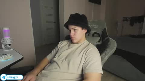 Snapshot of maygly chatting on October 25, 2025, 5:30 pm Slava and Alextatto online show from October 25, 2025, 5:30 pm